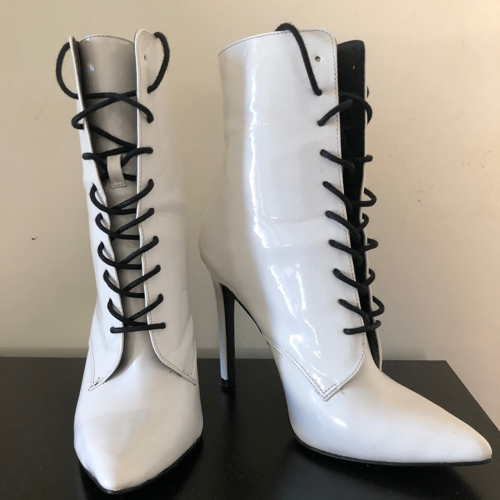 Women's Lace-Up Leather Boots in Perfect Condition